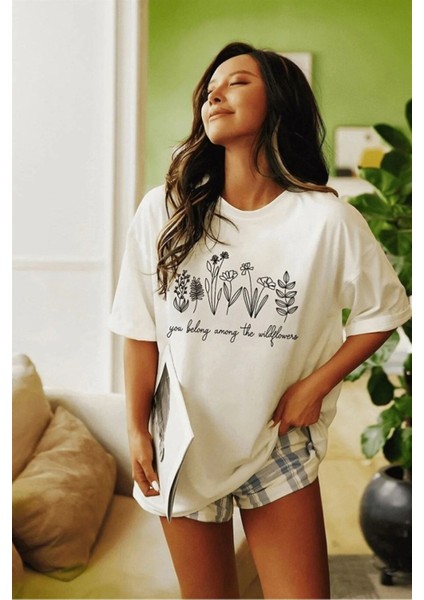Kadın Beyaz Wildflowers Baskılı Oversize T-Shirt