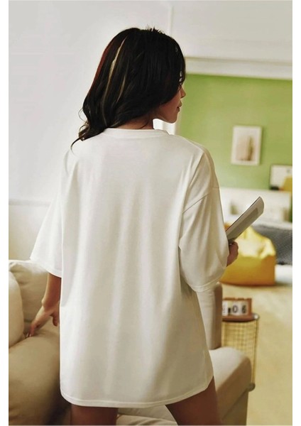 Kadın Beyaz Wildflowers Baskılı Oversize T-Shirt fiyatları