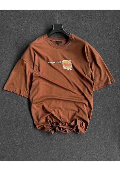 Kahverengi Necessary Action Baskılı Bisiklet Yaka Oversize T-Shirt fiyatları
