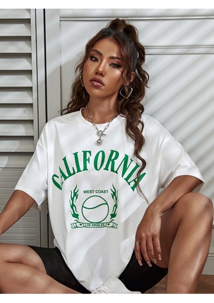 Beyaz Calıfornia Baskılı Oversize T-Shirt modelleri