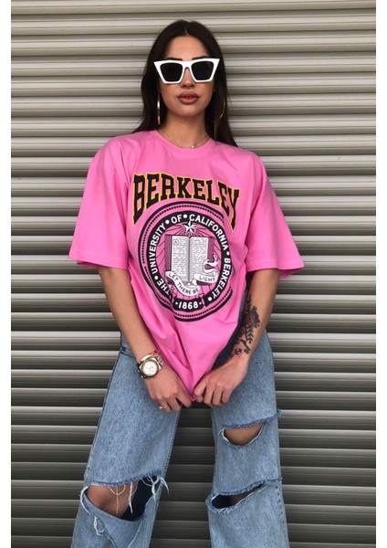 Oversize Pembe Berkeley Logo Baskılı Kadın T-Shirt modelleri