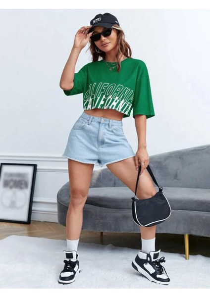Kadın California Baskılı Oversize Crop T-Shirt fırsatları