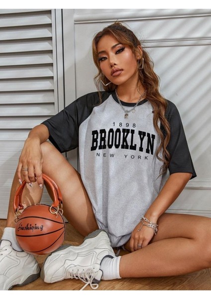 Gri Renkli Kol Brooklyn Baskılı Oversize Unisex T-Shirt