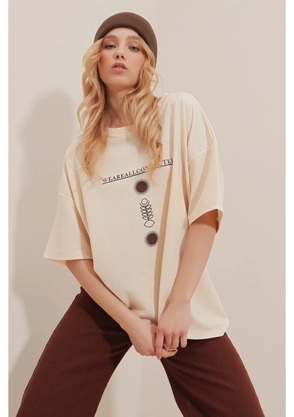 Büyük Beden Kadın Nature & Nurture Baskılı Oversize Pamuklu T-Shirt fırsatları