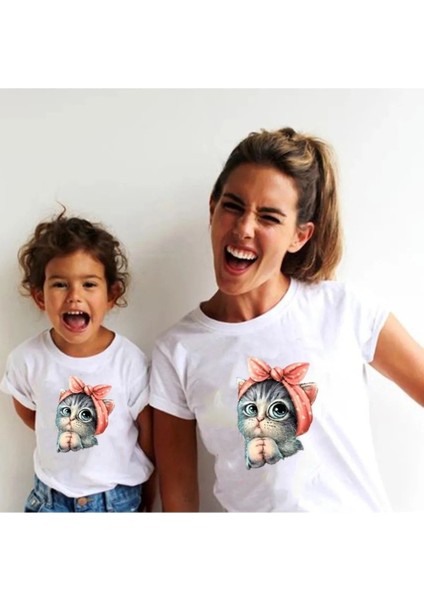 Beyaz Fiyonklu Sevimli Kedicik T-Shirt