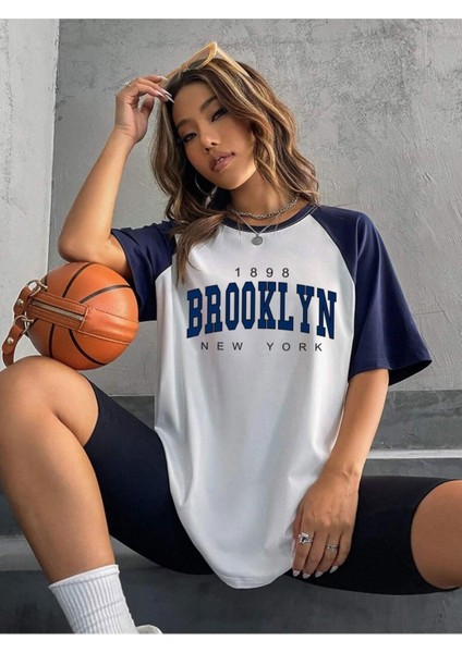 Beyaz Renkli Kol Brooklyn Baskılı Oversize Unisex T-Shirt