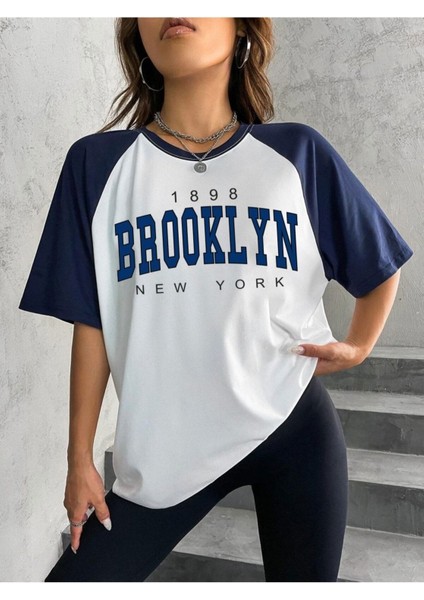 Beyaz Renkli Kol Brooklyn Baskılı Oversize Unisex T-Shirt modelleri