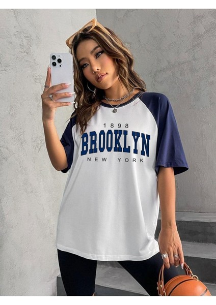 Beyaz Renkli Kol Brooklyn Baskılı Oversize Unisex T-Shirt fırsatları