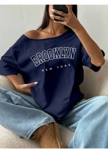 Büyük Beden Kayık Yaka Brooklyn Baskılı Oversize %100 Pamuk T-Shirt