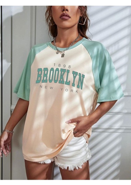 Bej Renkli Kol Brooklyn Baskılı Oversize Unisex T-Shirt fırsatları