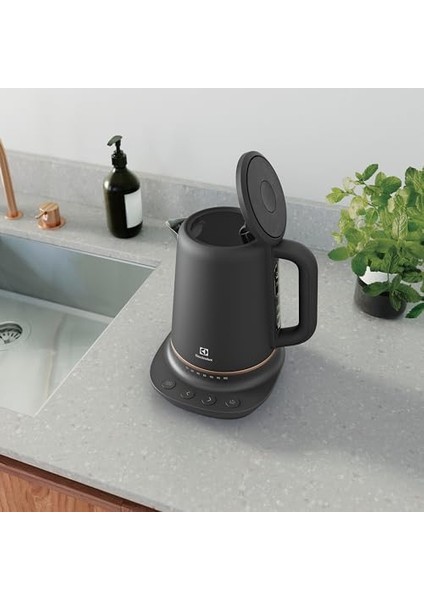 E7K1-6BP Sıcaklık Ayarlanabilen Su Istıcı, 1.7 Litre, 2400W, Otomatik Kapanma Özelliği, Kireç Filtreli modelleri