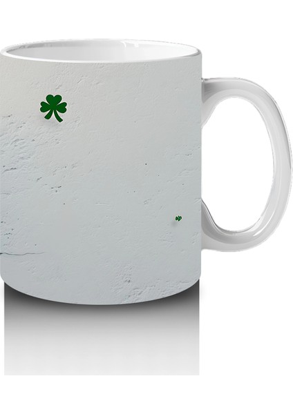 Yeşil Şapkalı Kırmızı Panda ve Yonca Yaprakları – Baskılı Kahve Kupası fırsatları