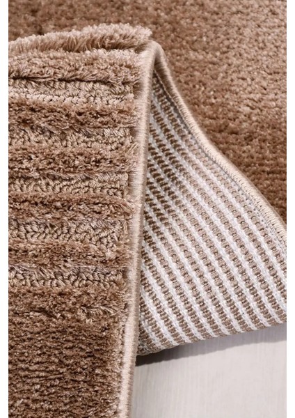 Ivona Geometrik Desenli Tozumaz Halı | Yumuşak Tuşeli, Kaymaz Tabanlı, Robot Süpürge Uyumlu