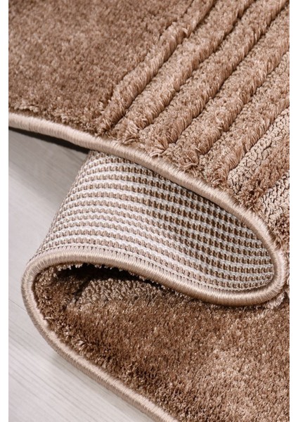 Ivona Geometrik Desenli Tozumaz Halı | Yumuşak Tuşeli, Kaymaz Tabanlı, Robot Süpürge Uyumlu