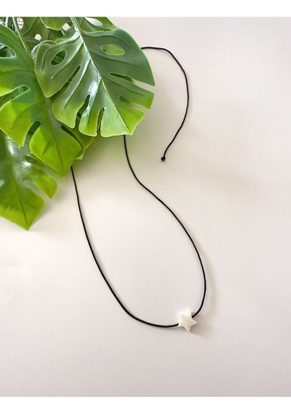 Beyaz Doğal Sedef Taş Yıldız Siyah Ip Kolye