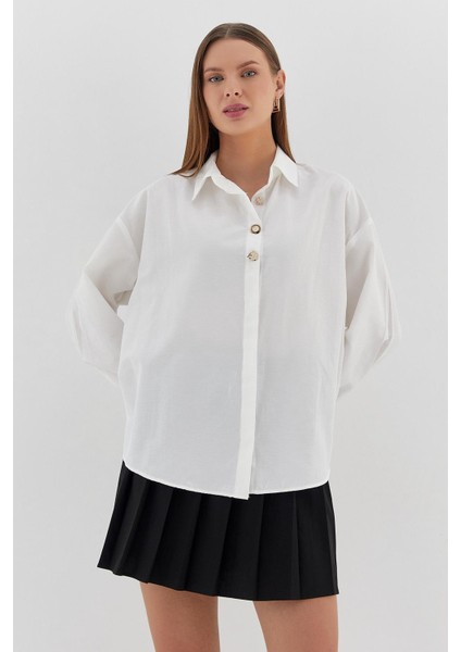 Gold Düğmeli Oversize Gömlek Beyaz fırsatları