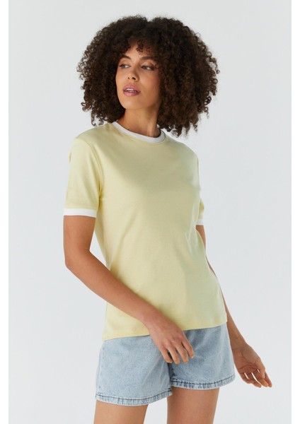 Şerit Detaylı Bluz Sarı modelleri