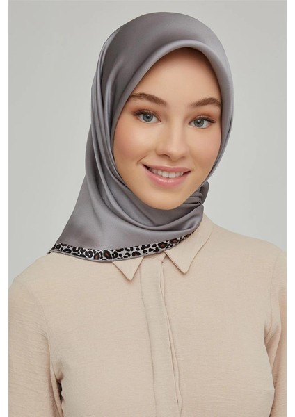 Nostalji Serisi Sura İpek Eşarp 8660-05