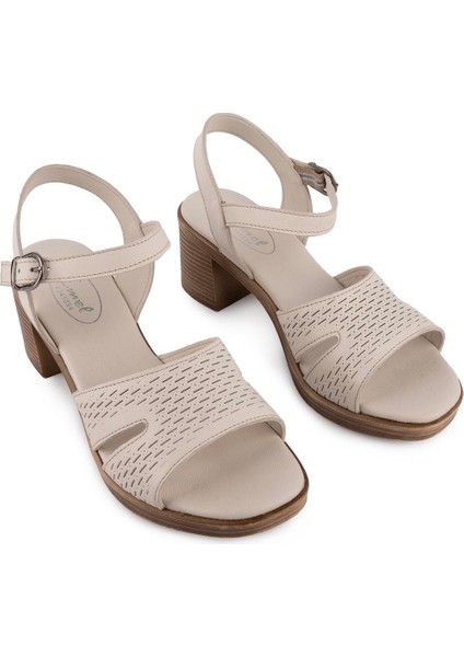 Modern Rahat Dolgu Taban Lazerli Deri Sandalet 653 Bej