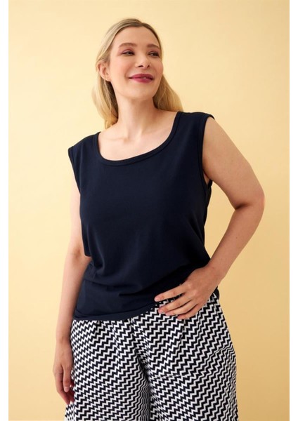 Kadın Lacivert Geometrik Desenli Şortlu Büyük Beden Pijama Takımı fiyatları