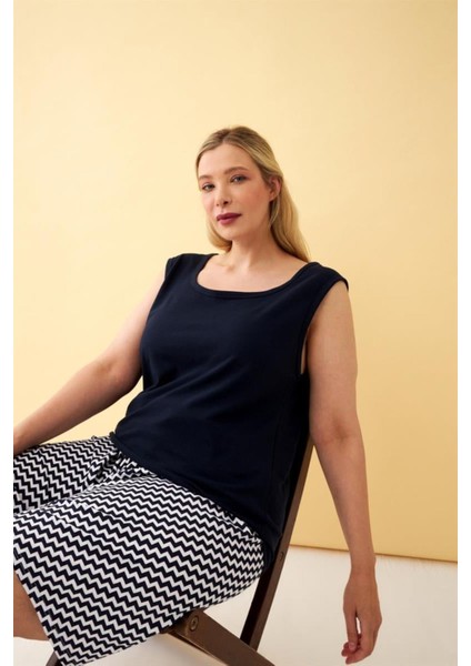 Kadın Lacivert Geometrik Desenli Şortlu Büyük Beden Pijama Takımı fırsatları
