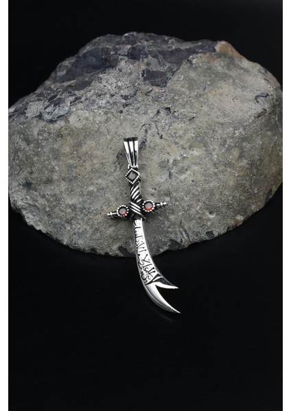 Kolye Ucu Hz. Ali Zülfikar Kılıcı Zirkon Taş Süslemeli 925 Ayar Gümüş 902048 modelleri