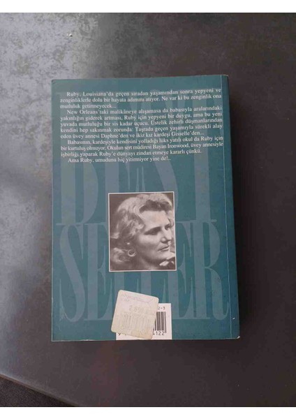 V.c. Andrews'in 'kadere Isyan' Adlı Romanı, Kader ve Isyan Temalarını Işliyor. Inkılap Yayınevinden Basılmıştır. 1996 Basim 384 Sayfa modelleri