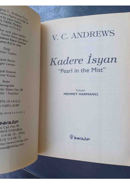 V.c. Andrews'in 'kadere Isyan' Adlı Romanı, Kader ve Isyan Temalarını Işliyor. Inkılap Yayınevinden Basılmıştır. 1996 Basim 384 Sayfa fırsatları
