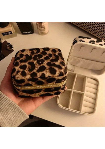 Leopar Desenli Kahverengi Takı Çantası, Şık ve Kullanışlı Tasarım