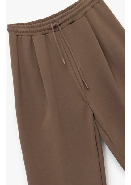 Pamuklu Rahat Kalıp Pileli Beli Bağcıklı Geniş Paça Eşofman Altı modelleri