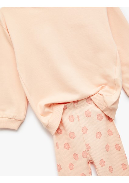 Pamuklu Bisiklet Yaka Uzun Kollu Sweatshirt ve Ribanalı Çiçek Baskılı Tayt Seti modelleri