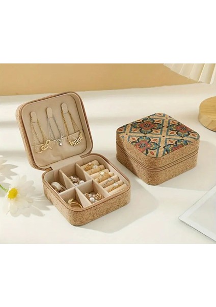 Küçük ve Şık Kahverengi Takı Saklama Kutusu, Düzenli ve Güvenli Kullanım Sağlar.