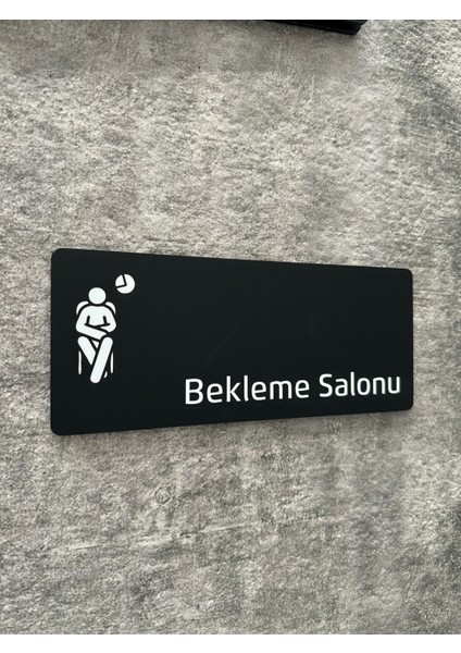 Mat Siyah Pleksi Bekleme Salonu Yönlendirme Levhası