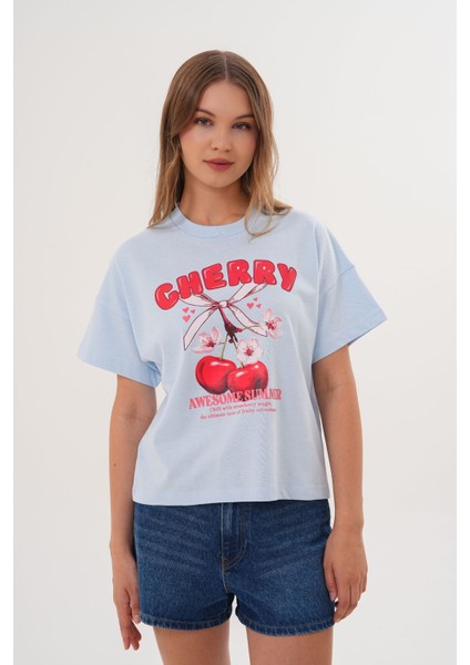 Kadın Mavi Oversize Cherry Awesome Summer Baskılı Tişört fiyatları