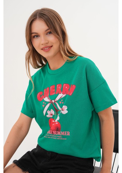 Kadın Yeşil Oversize Cherry Awesome Summer Baskılı Tişört fırsatları