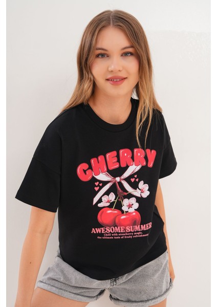 Kadın Siyah Oversize Cherry Awesome Summer Baskılı Tişört fırsatları