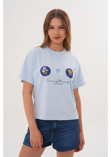 Mavi Kadın Oversize Çiçek Everything Is Possible Baskılı Tişört modelleri