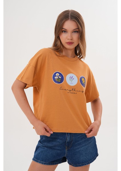 Taba Kadın Oversize Çiçek Everything Is Possible Baskılı Tişört fiyatları