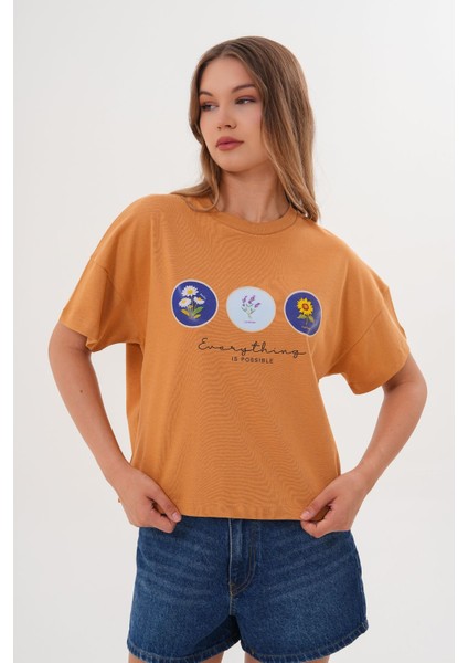 Taba Kadın Oversize Çiçek Everything Is Possible Baskılı Tişört fırsatları