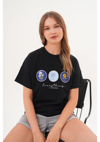 Siyah Kadın Oversize Çiçek Everything Is Possible Baskılı Tişört modelleri