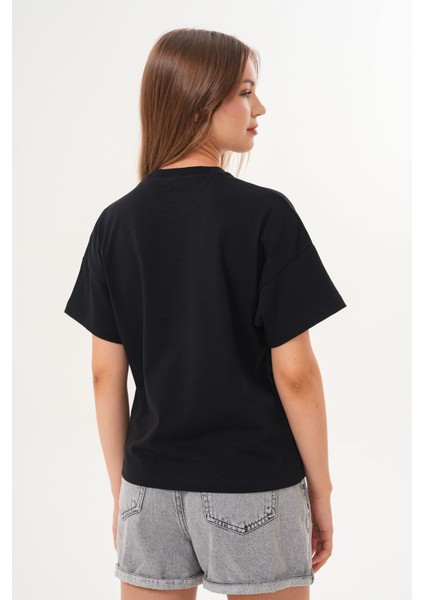 Siyah Kadın Oversize Çiçek Everything Is Possible Baskılı Tişört indirimleri