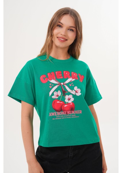 Kadın Yeşil Oversize Cherry Awesome Summer Baskılı Tişört fiyatları