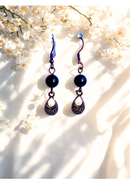 Siyah Oniks Doğal Taşlı Eskitme Bakır Renk Sallantılı Kadın Küpe – 8mm Taş, Otantik Zamak Aparatlı