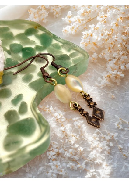 Esmer Doğal Taş Küpe 8mm Arpa Kesim – Minimal Kancalı Koyu Bakır Zamak Geometrik Küpe 5,5cm