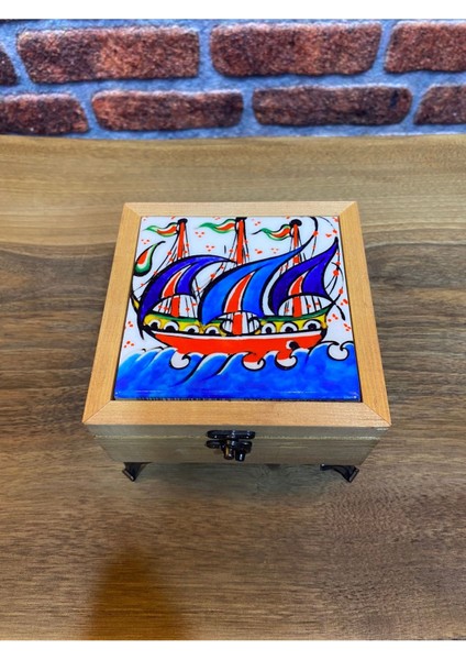 Renkli Ahşap Takı Kutusu ve Seramik Karo Tasarımı, Şık ve Kullanışlı Dekoratif Parça