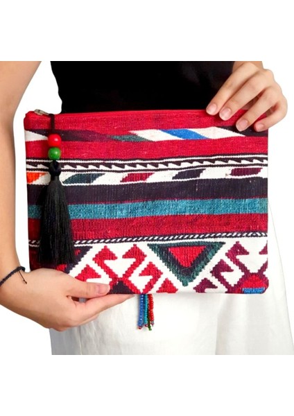 2333 El Yapımı Etnik Kilim Desen Boncuk Işlemeli Siyah Püsküllü Clutch Çanta fiyatları