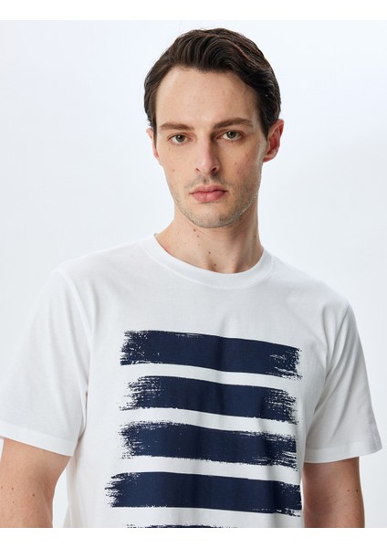 Bisiklet Yaka Çizgi Baskılı Pamuklu Kısa Kollu Slim Fit Tişört fiyatları