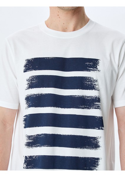 Bisiklet Yaka Çizgi Baskılı Pamuklu Kısa Kollu Slim Fit Tişört indirimleri