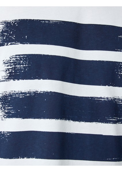 Bisiklet Yaka Çizgi Baskılı Pamuklu Kısa Kollu Slim Fit Tişört