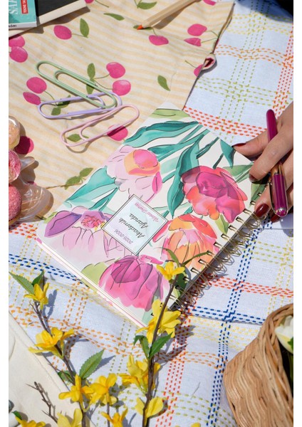 Spiralli Sert Kapak Akademik Ajanda 2025-2026. Ayraçlı A5.